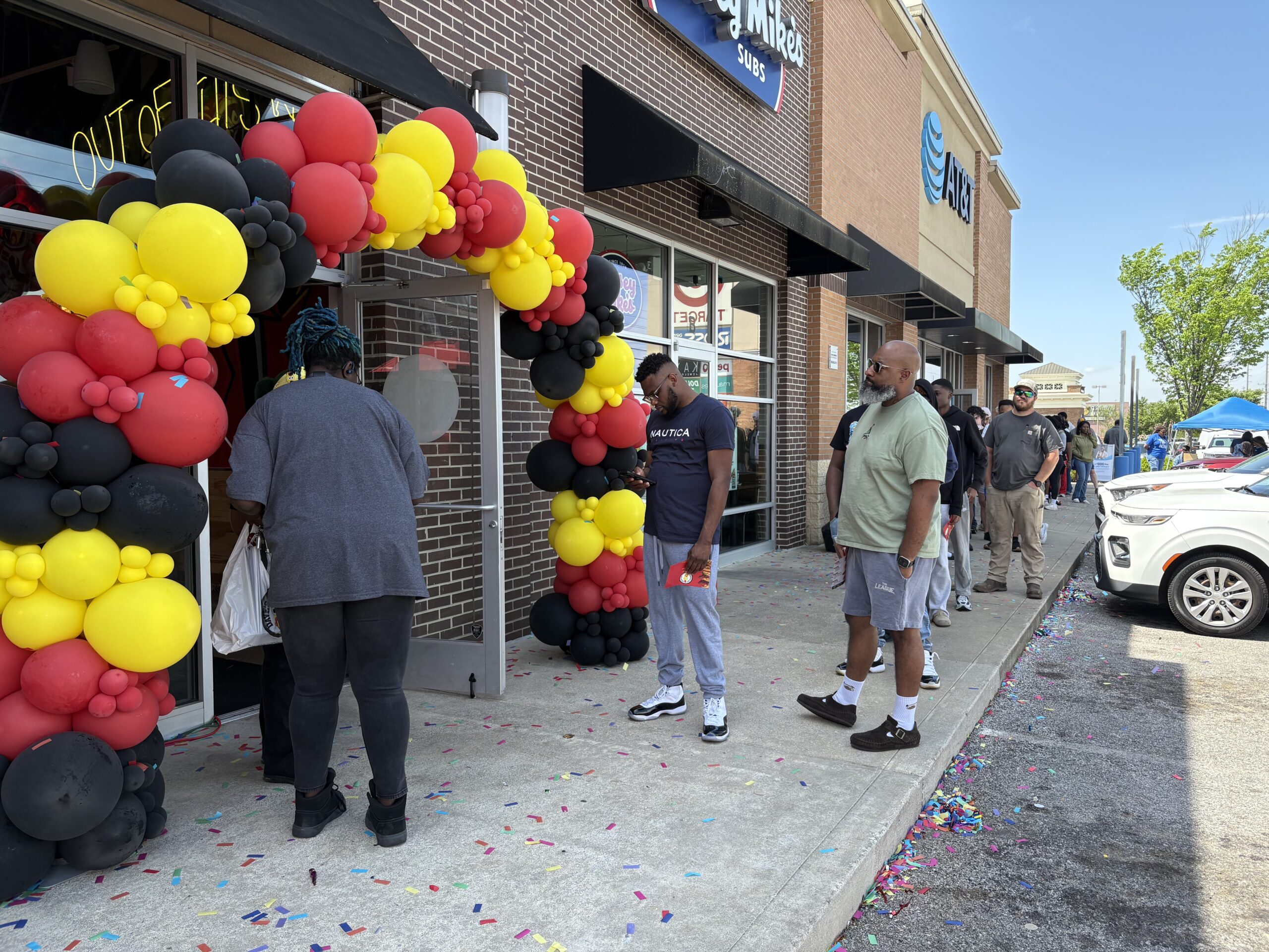 Huntsville foodies waited in line for hours for this new hot chicken spot Huntsville foodies waited in line for hours for this new hot chicken spot
