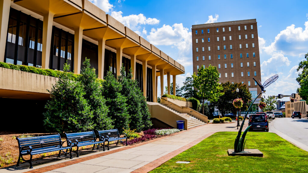 Unemployment rate in Huntsville drops slightly in August, stays below state average Unemployment rate in Huntsville drops slightly in August, stays below state average