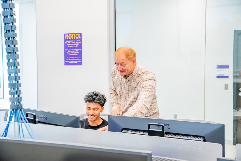 Huntsville engineers + manufacturers now have a local MBA that’s made for them Huntsville engineers + manufacturers now have a local MBA that’s made for them