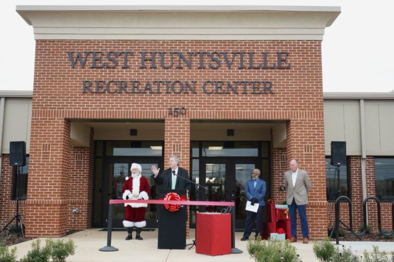 Huntsville officials unwrap brand new recreation center Huntsville officials unwrap brand new recreation center