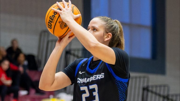 UAH women’s basketball team wins an amazing 15th straight game UAH women’s basketball team wins an amazing 15th straight game