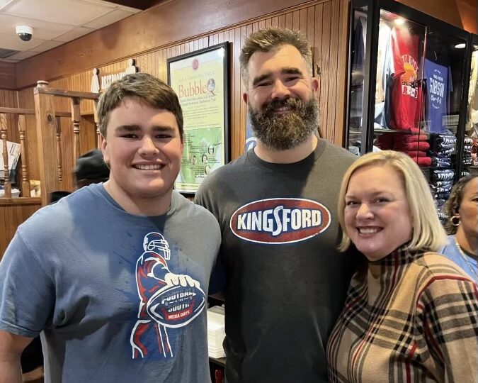 NFL star Jason Kelce makes quick trip to Decatur restaurants NFL star Jason Kelce makes quick trip to Decatur restaurants