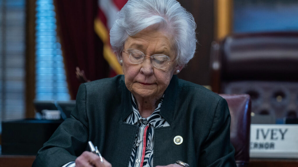 Gov. Ivey issues State of Emergency ahead of weekend ice storm Gov. Ivey issues State of Emergency ahead of weekend ice storm