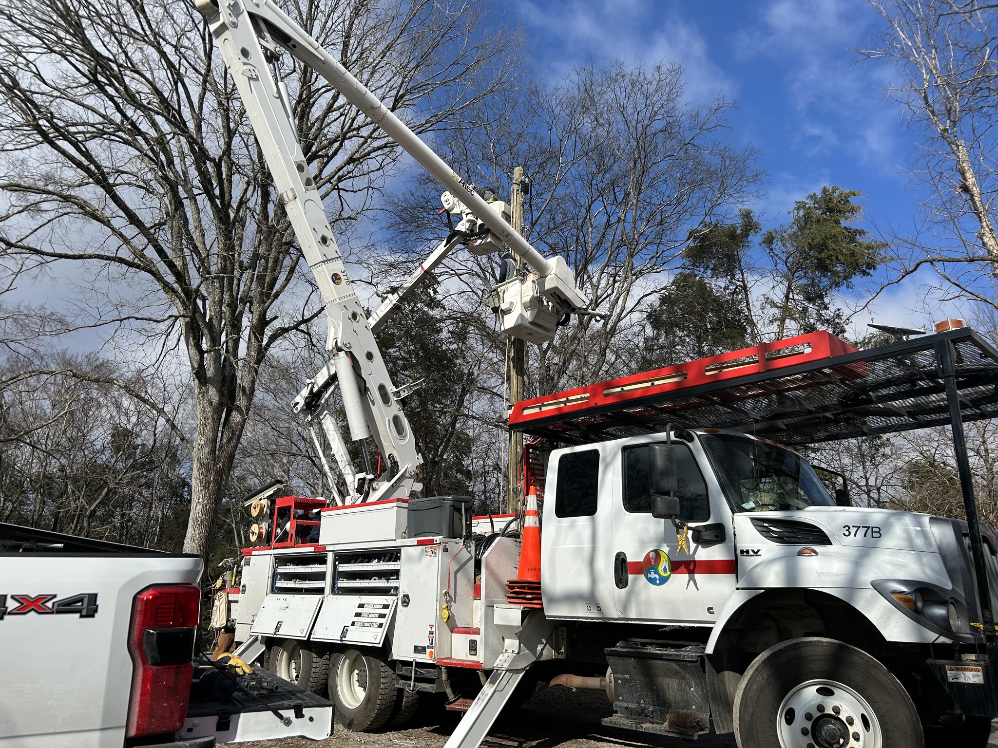 Huntsville Utilities crews brave cold to restore power in Nashville Huntsville Utilities crews brave cold to restore power in Nashville