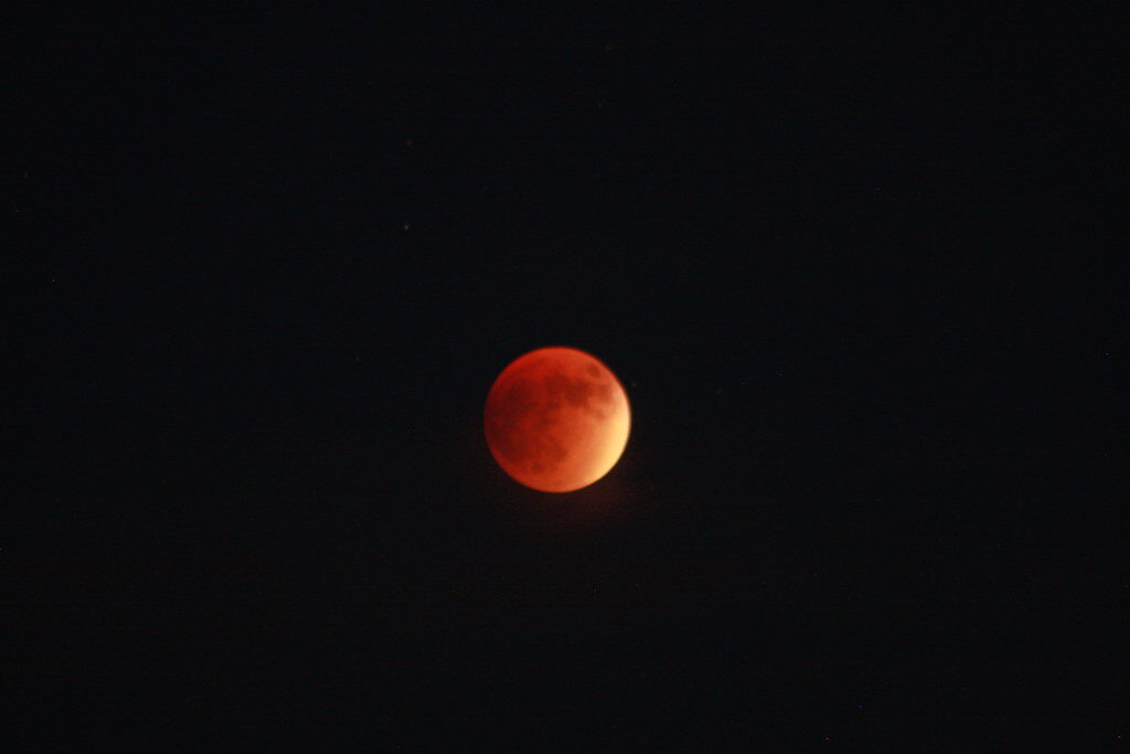 Here’s how + when to see the blood moon eclipse Here’s how + when to see the blood moon eclipse
