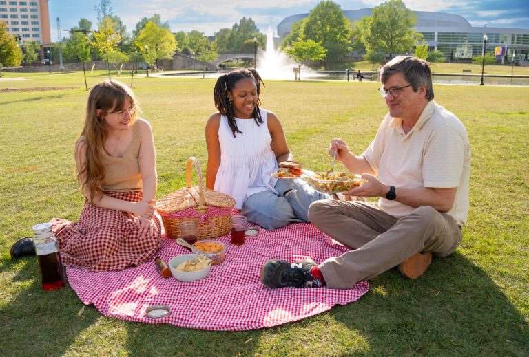 Picnic like a pro in Huntsville—tips for fast prep + easy clean-up Picnic like a pro in Huntsville—tips for fast prep + easy clean-up