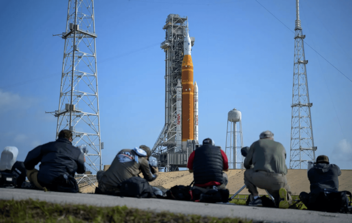 Artemis II atronauts set new record—surpassing Apollo 13 Artemis II atronauts set new record—surpassing Apollo 13