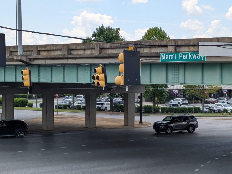 New signalized intersection to be built under Huntsville’s “Useless Overpass” New signalized intersection to be built under Huntsville’s “Useless Overpass”