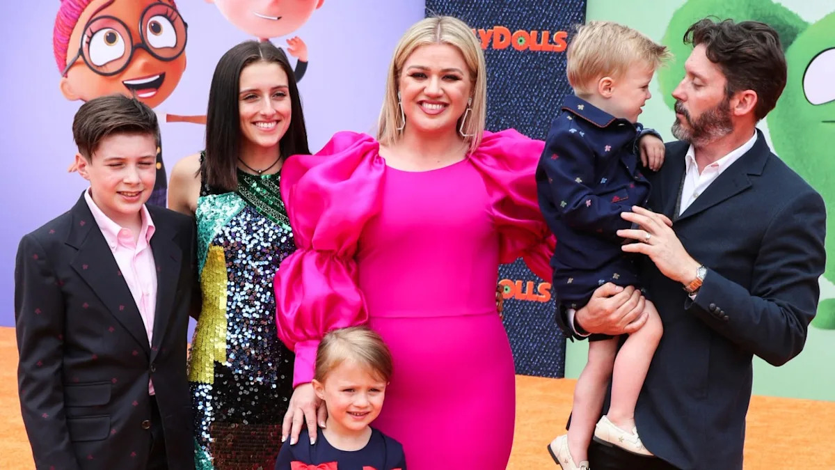 Jonas Brothers and Kelly Clarkson’s Emotional Comeback: New Music Amid Grief After Brandon Blackstock’s Passing Jonas Brothers and Kelly Clarkson’s Emotional Comeback: New Music Amid Grief After Brandon Blackstock’s Passing