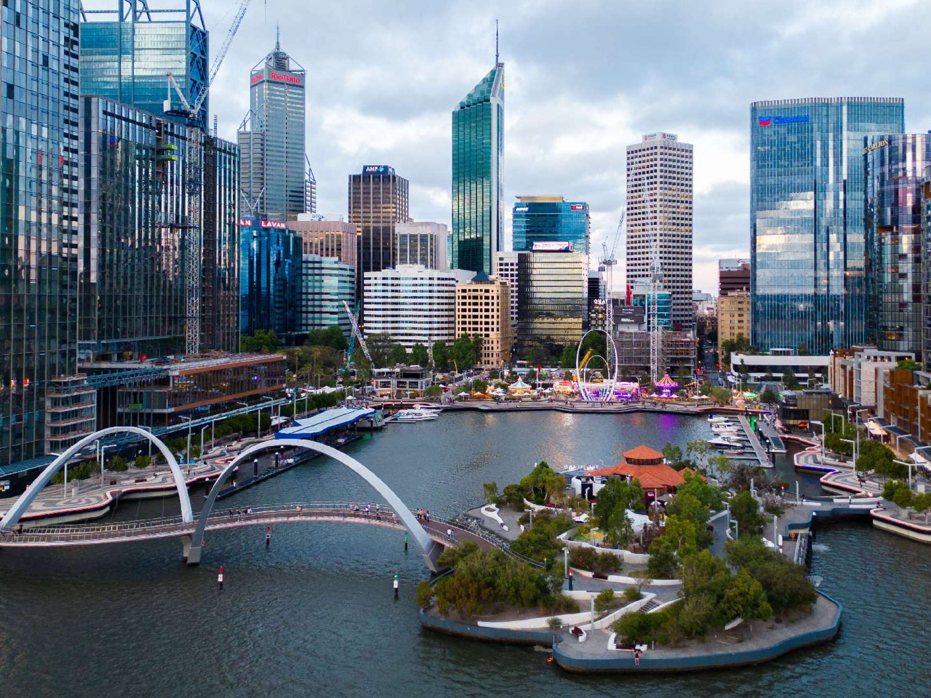 A scenic view of Elizabeth Quay in Gold Coast, showcasing the vibrant waterfront with modern architecture and lush greenery. A scenic view of Elizabeth Quay in Gold Coast, showcasing the vibrant waterfront with modern architecture and lush greenery.