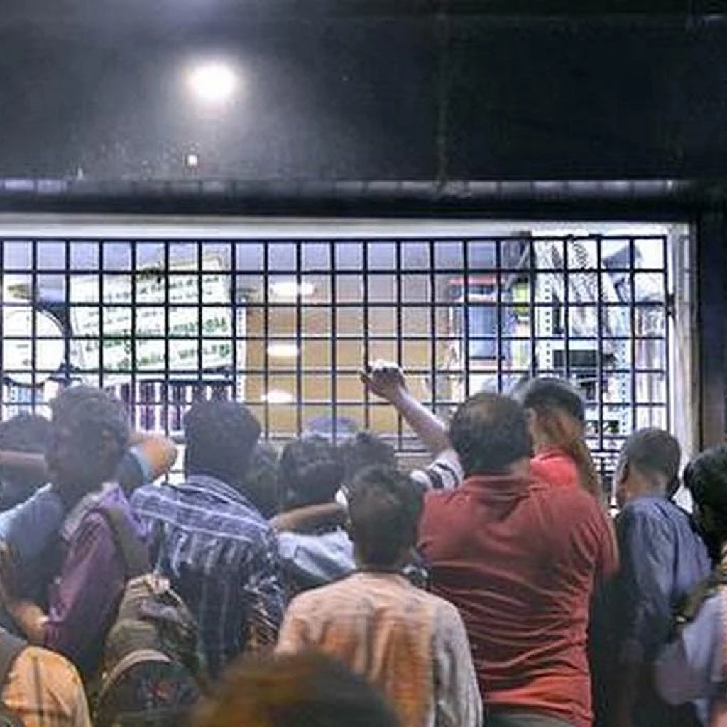 தீபாவளி: டாஸ்மாக்கில் 3 நாட்களில் ரூ.789 கோடி வசூல்! தீபாவளி: டாஸ்மாக்கில் 3 நாட்களில் ரூ.789 கோடி வசூல்!