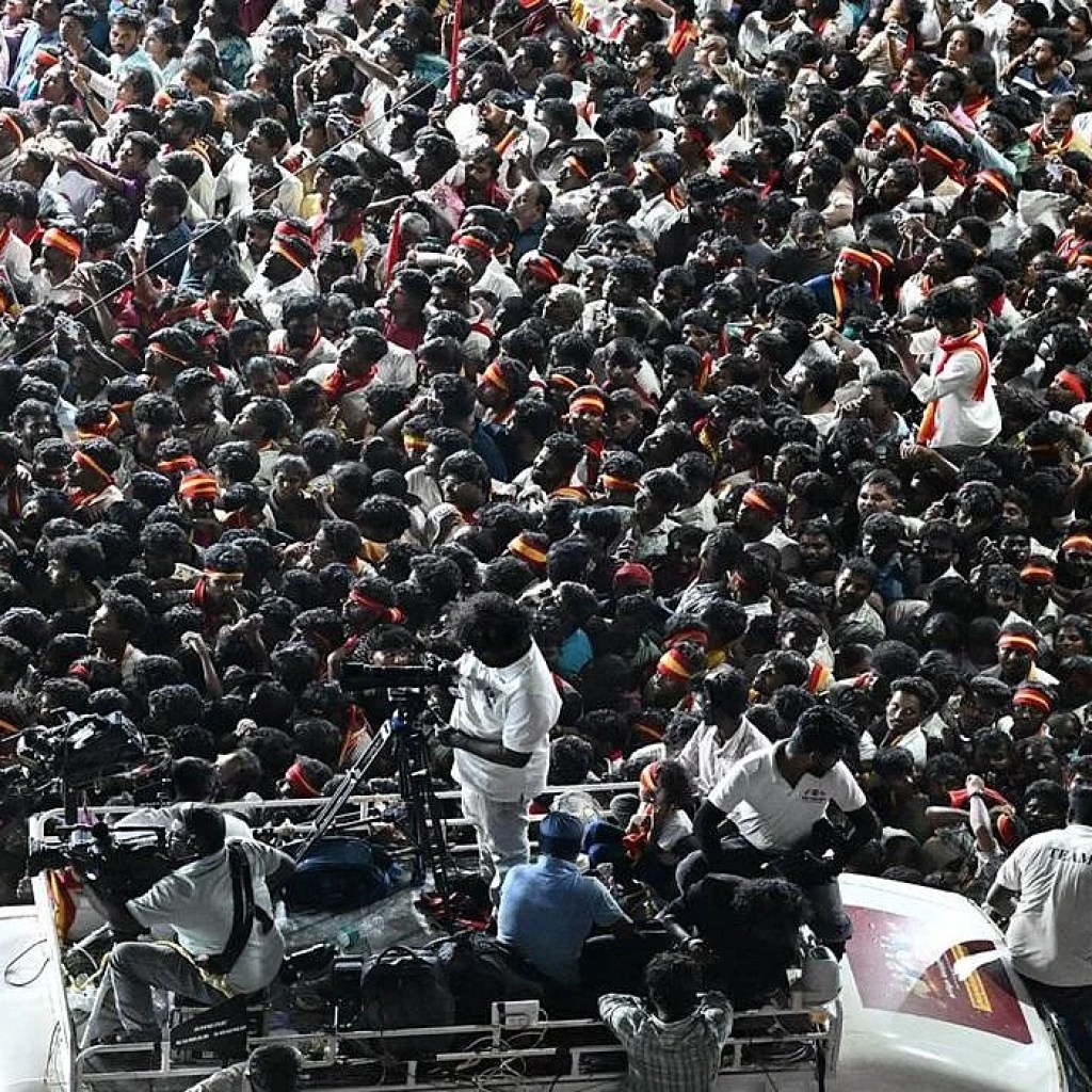 தவெக கூட்டத்தில் 41 பேர் உயிரிழந்த வழக்கில் நாமக்கல் ஏஎஸ்பியிடம் சிபிஐ அதிகாரிகள் விசாரணை தவெக கூட்டத்தில் 41 பேர் உயிரிழந்த வழக்கில் நாமக்கல் ஏஎஸ்பியிடம் சிபிஐ அதிகாரிகள் விசாரணை