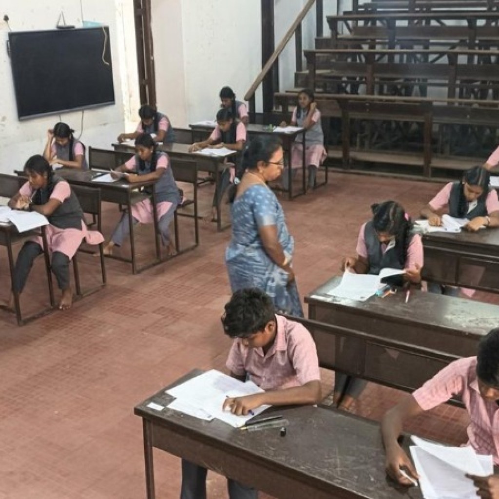 பத்தாம் வகுப்பு பொதுத் தேர்வு இன்றுடன் நிறைவு: விடைத்தாள் திருத்தும் பணி 21-ல் தொடக்கம் பத்தாம் வகுப்பு பொதுத் தேர்வு இன்றுடன் நிறைவு: விடைத்தாள் திருத்தும் பணி 21-ல் தொடக்கம்