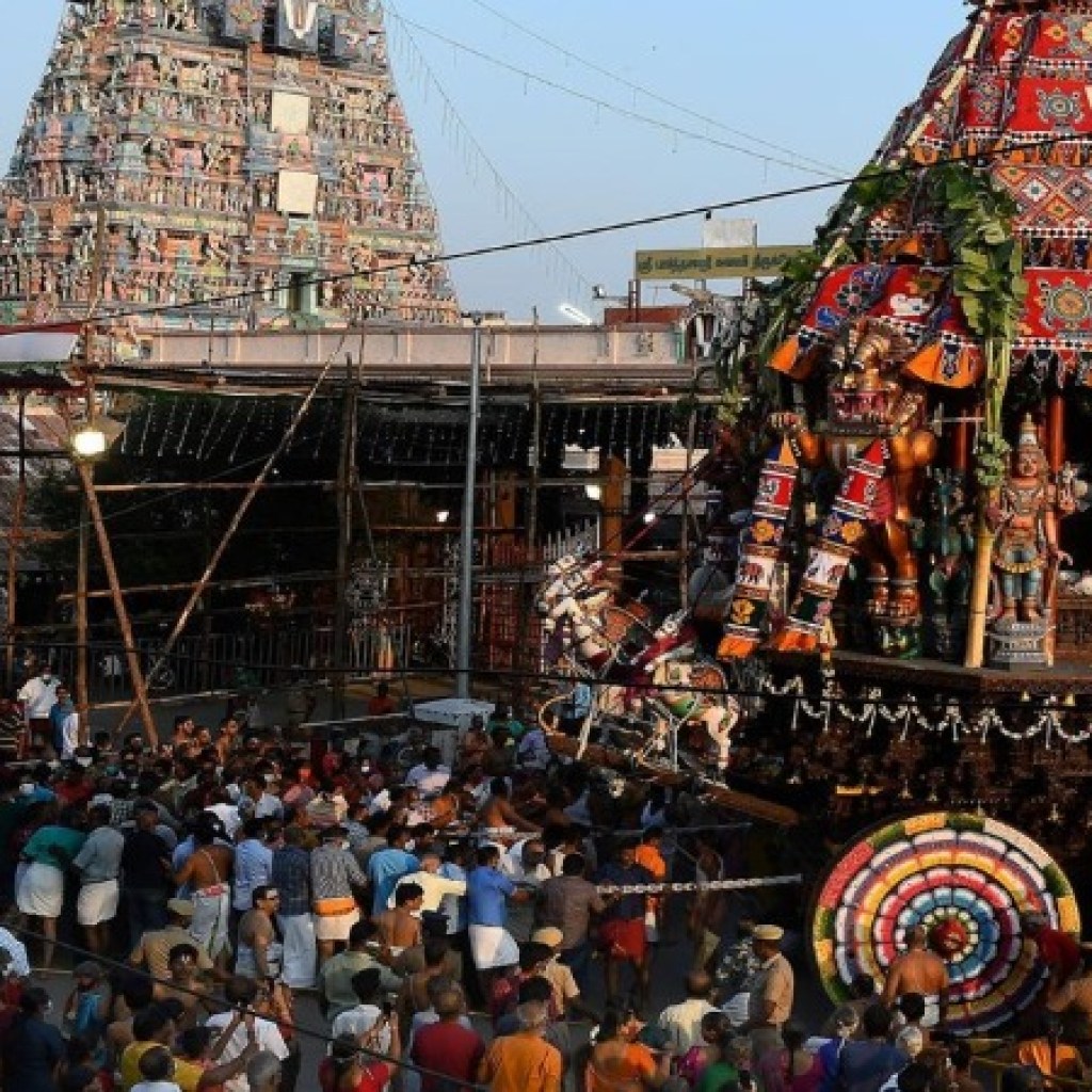 சித்திரை பிரம்மோற்சவத்தை முன்னிட்டு திருவல்லிக்கேணி பார்த்தசாரதி கோயிலில் இன்று தேரோட்டம் சித்திரை பிரம்மோற்சவத்தை முன்னிட்டு திருவல்லிக்கேணி பார்த்தசாரதி கோயிலில் இன்று தேரோட்டம்