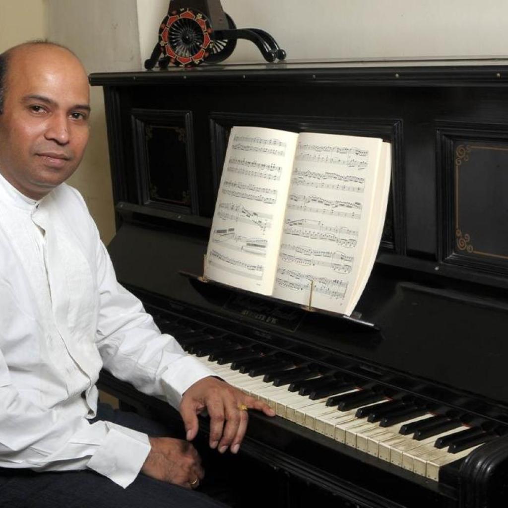 ஹங்கேரியில் கணேஷ் பி.குமாரின் சிம்பொனி இசை அரங்கேற்றம் ஹங்கேரியில் கணேஷ் பி.குமாரின் சிம்பொனி இசை அரங்கேற்றம்