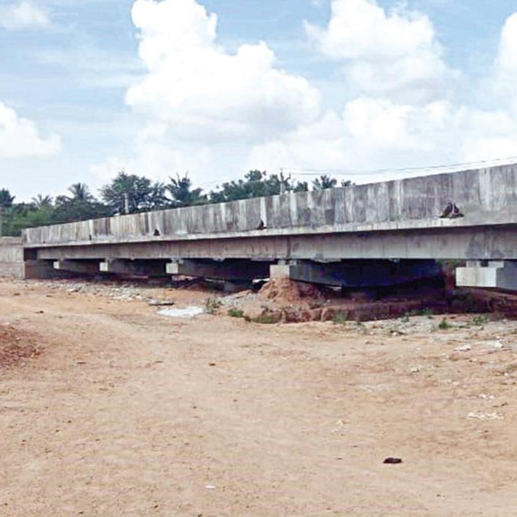 காலாவதியான வேகவதி ஆற்று தரைப்பாலம்: முருகன் குடியிருப்பு மக்கள் தவிப்பு – பணிகளை விரைவுபடுத்த கோரிக்கை காலாவதியான வேகவதி ஆற்று தரைப்பாலம்: முருகன் குடியிருப்பு மக்கள் தவிப்பு – பணிகளை விரைவுபடுத்த கோரிக்கை