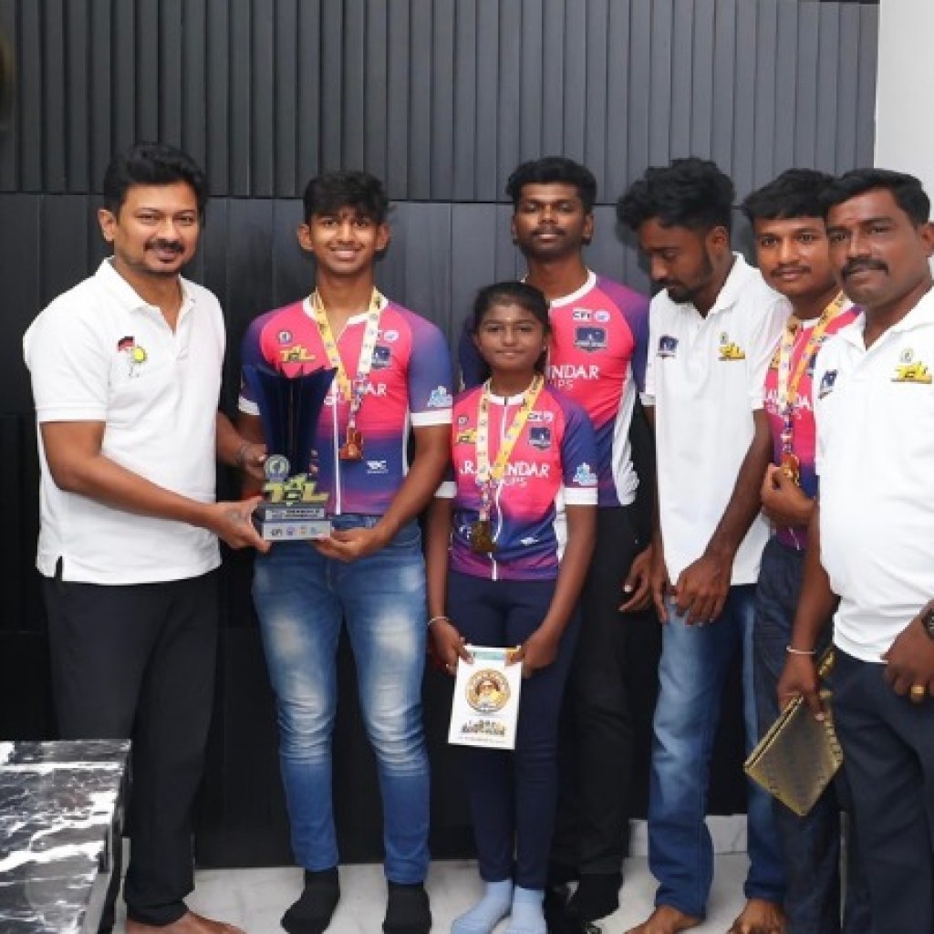 தமிழ்நாடு சாம்பியன்ஸ் அறக்கட்டளை நிதியில் விளையாட்டு வீரர்களுக்கு ரூ.34.19 லட்சம் மதிப்பில் உதவித்தொகை: உதயநிதி வழங்கினார் தமிழ்நாடு சாம்பியன்ஸ் அறக்கட்டளை நிதியில் விளையாட்டு வீரர்களுக்கு ரூ.34.19 லட்சம் மதிப்பில் உதவித்தொகை: உதயநிதி வழங்கினார்