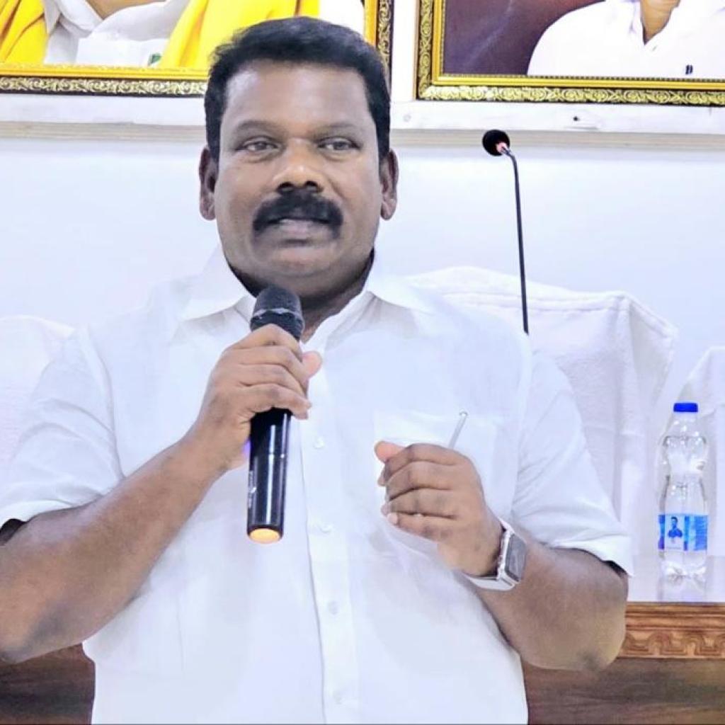 பாஜகவின் கைப்பாவையாக தேர்தல் ஆணையம் செயல்படுவது ஜனநாயகத்துக்கு சவால்: செல்வப்பெருந்தகை பாஜகவின் கைப்பாவையாக தேர்தல் ஆணையம் செயல்படுவது ஜனநாயகத்துக்கு சவால்: செல்வப்பெருந்தகை