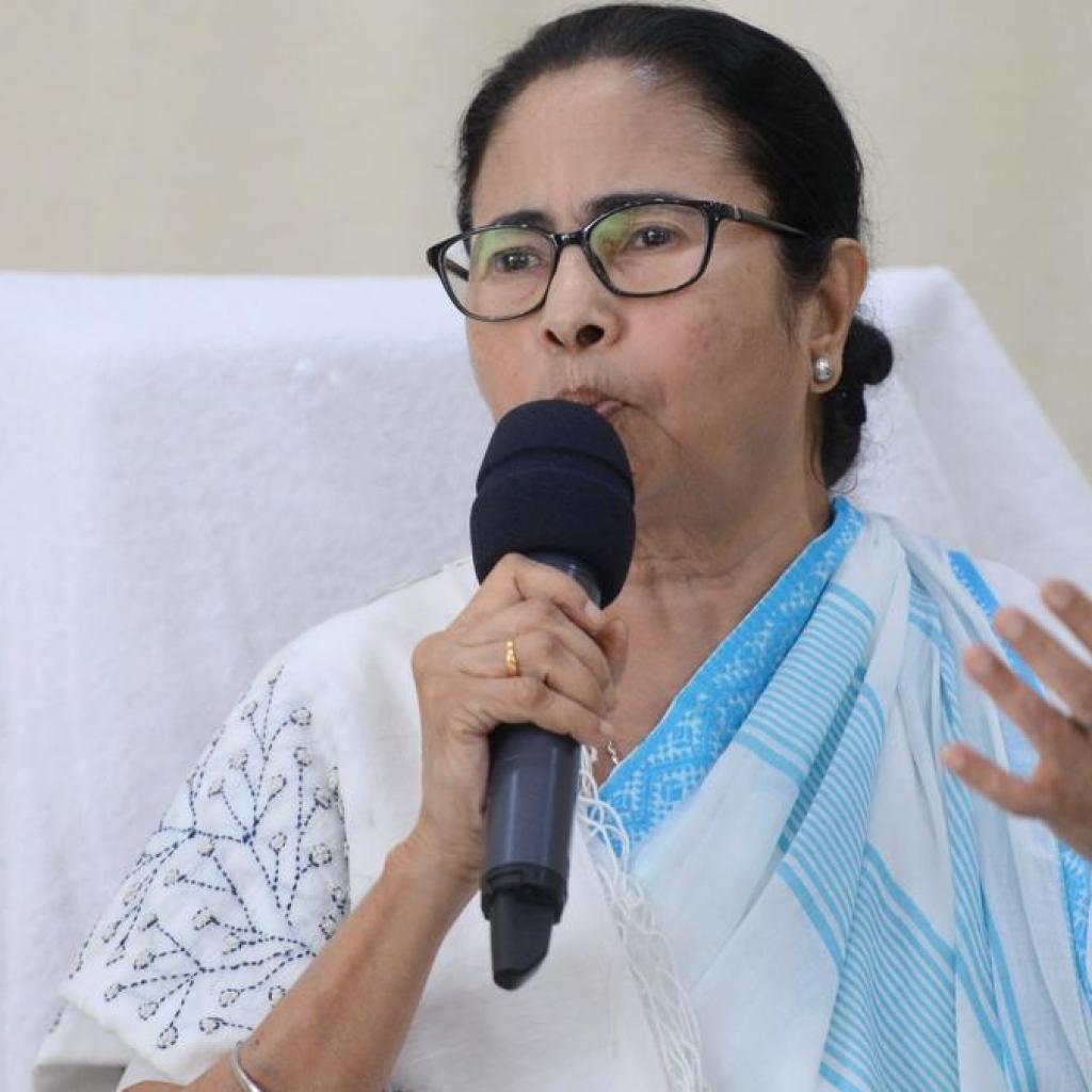 சட்டக் கல்லூரி மாணவி வழக்கு: முதல்வர் மம்தா, திரிணமூல் காங். மீது பாஜக சரமாரி குற்றச்சாட்டு சட்டக் கல்லூரி மாணவி வழக்கு: முதல்வர் மம்தா, திரிணமூல் காங். மீது பாஜக சரமாரி குற்றச்சாட்டு