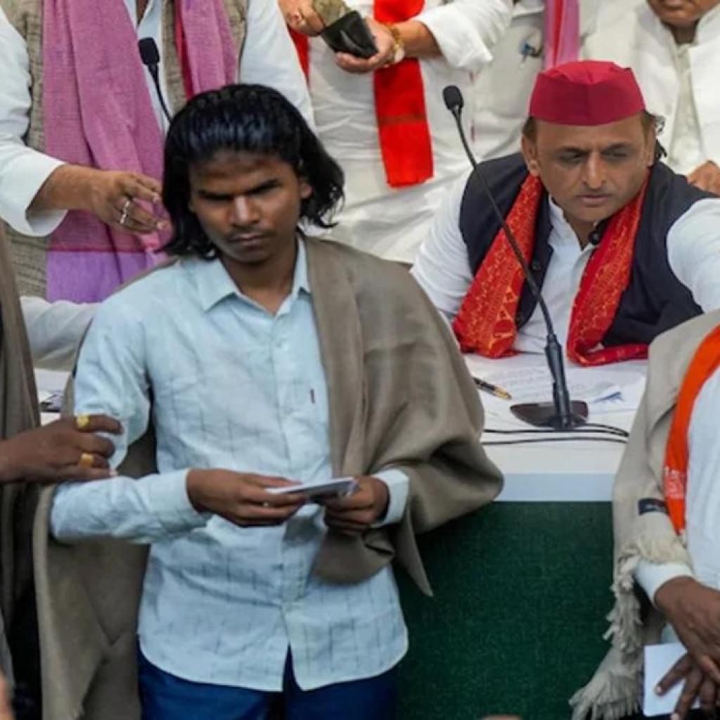 உத்தர பிரதேசத்தில் கதாகாலட்சேபகர் மீது தாக்குதல்: 2 சமூகத்துக்கு இடையே பெரிதாகும் பிரச்சினை உத்தர பிரதேசத்தில் கதாகாலட்சேபகர் மீது தாக்குதல்: 2 சமூகத்துக்கு இடையே பெரிதாகும் பிரச்சினை