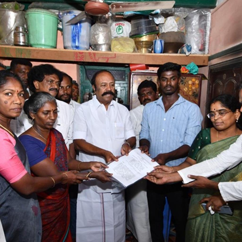 அஜித்குமார் குடும்பத்துக்கு வீட்டு மனை பட்டா, சகோதரருக்கு அரசு வேலை பணி ஆணை வழங்கல் அஜித்குமார் குடும்பத்துக்கு வீட்டு மனை பட்டா, சகோதரருக்கு அரசு வேலை பணி ஆணை வழங்கல்