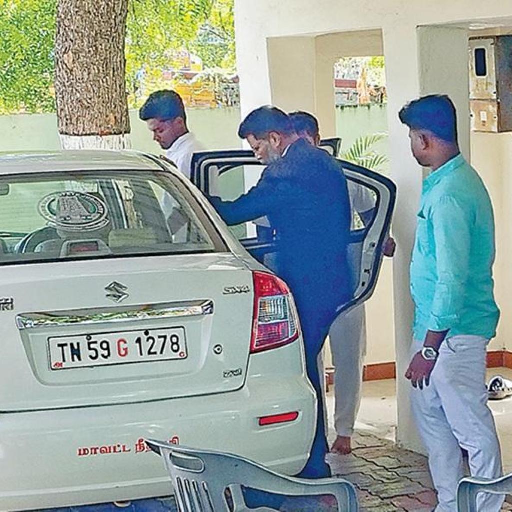 அஜித்குமார் கொலை வழக்கு: சஸ்பெண்ட் செய்யப்பட்ட டிஎஸ்பியிடம் மதுரை மாவட்ட நீதிபதி விசாரணை அஜித்குமார் கொலை வழக்கு: சஸ்பெண்ட் செய்யப்பட்ட டிஎஸ்பியிடம் மதுரை மாவட்ட நீதிபதி விசாரணை