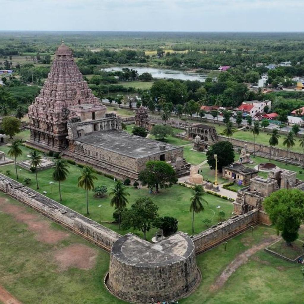 கங்கைகொண்ட சோழபுரத்தில் தமிழக அரசு விழாவுக்கு கோயில் வளாகத்துக்குள் அனுமதி இல்லை: பிரதமர் பங்கேற்பதால் நடவடிக்கை கங்கைகொண்ட சோழபுரத்தில் தமிழக அரசு விழாவுக்கு கோயில் வளாகத்துக்குள் அனுமதி இல்லை: பிரதமர் பங்கேற்பதால் நடவடிக்கை