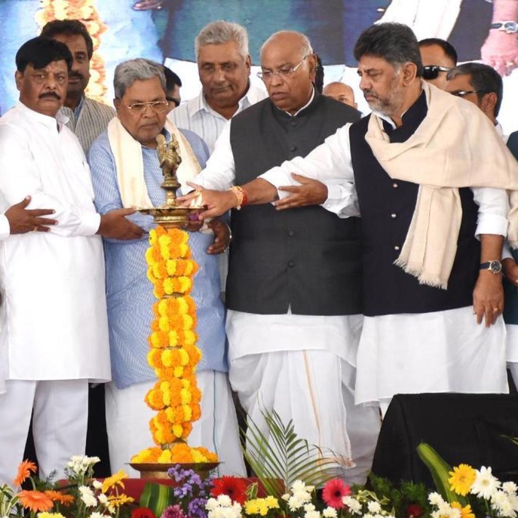 அரசியல் சாசனத்தை அகற்ற பாஜக, ஆர்எஸ்எஸ் முயற்சி: கார்கே குற்றச்சாட்டு அரசியல் சாசனத்தை அகற்ற பாஜக, ஆர்எஸ்எஸ் முயற்சி: கார்கே குற்றச்சாட்டு