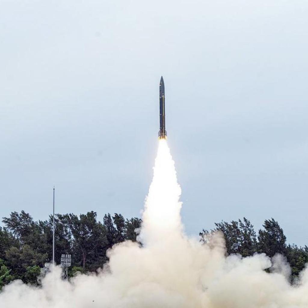 பிரளய் ஏவுகணை சோதனை வெற்றி: டிஆர்டிஓ-வை பாராட்டிய அமைச்சர் பிரளய் ஏவுகணை சோதனை வெற்றி: டிஆர்டிஓ-வை பாராட்டிய அமைச்சர்