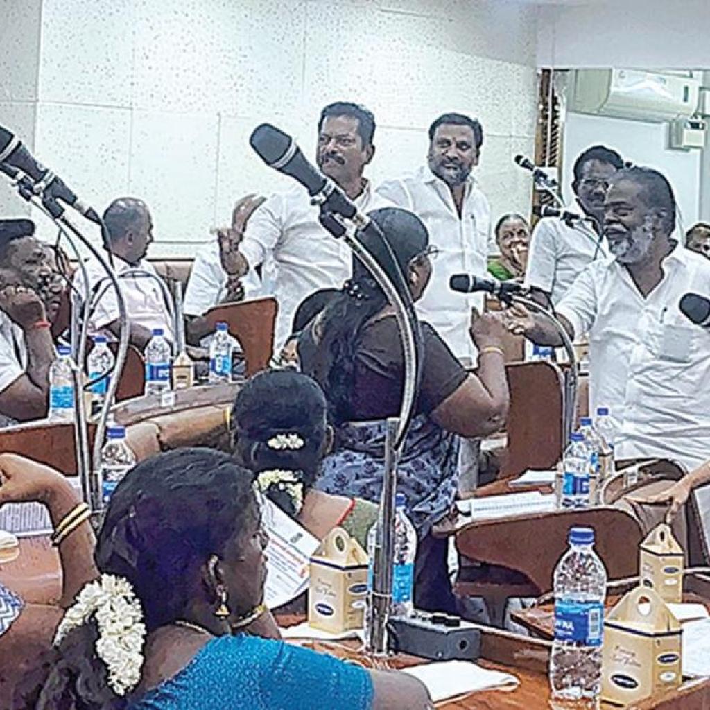 மதுரை பிரச்சினைகளை டெல்லியில் அவர் என்றாவது பேசியுள்ளாரா? – சு.வெங்கடேசனுக்கு எதிராக கொந்தளித்த மேயர், கவுன்சிலர்கள் மதுரை பிரச்சினைகளை டெல்லியில் அவர் என்றாவது பேசியுள்ளாரா? – சு.வெங்கடேசனுக்கு எதிராக கொந்தளித்த மேயர், கவுன்சிலர்கள்