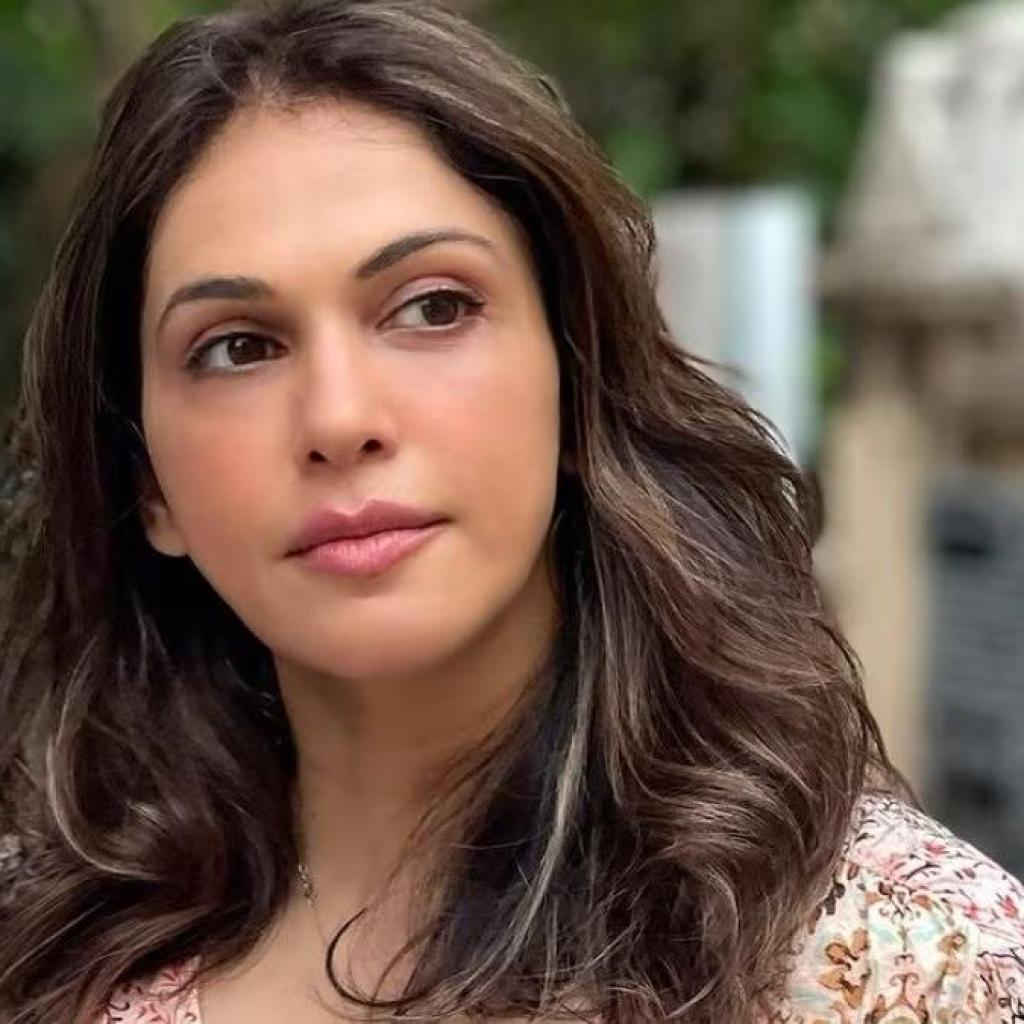 “தென்னிந்திய நடன இயக்குநரால் அவமதிக்கப்பட்டேன்” – இஷா கோபிகர் பகிர்வு “தென்னிந்திய நடன இயக்குநரால் அவமதிக்கப்பட்டேன்” – இஷா கோபிகர் பகிர்வு