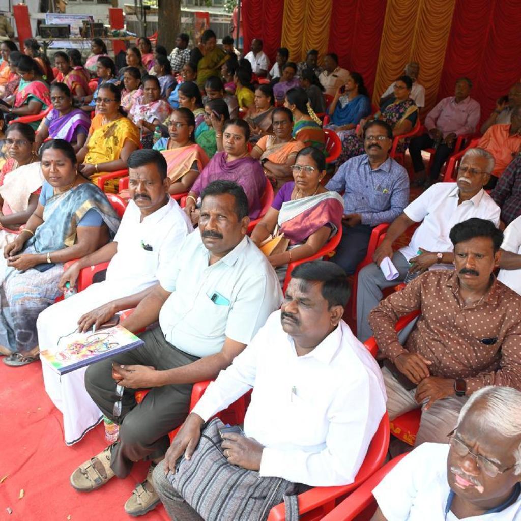 ஓய்வூதிய திட்டங்கள் குறித்து ஆராய அமைக்கப்பட்ட குழு; அரசு ஊழியர் சங்கங்களுடன் 4 நாட்கள் கருத்துகேட்பு ஓய்வூதிய திட்டங்கள் குறித்து ஆராய அமைக்கப்பட்ட குழு; அரசு ஊழியர் சங்கங்களுடன் 4 நாட்கள் கருத்துகேட்பு