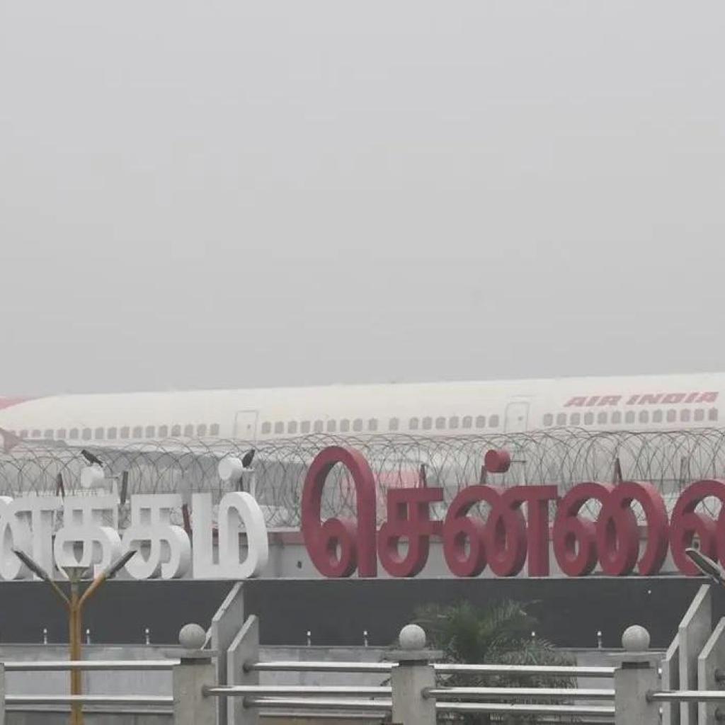 திருவனந்தபுரத்தில் இருந்து 5 எம்பிக்கள் உட்பட 150 பயணிகளுடன் டெல்லி சென்ற விமானத்தில் தொழில்நுட்ப கோளாறு: சென்னையில் அவசரமாக தரையிறக்கம் திருவனந்தபுரத்தில் இருந்து 5 எம்பிக்கள் உட்பட 150 பயணிகளுடன் டெல்லி சென்ற விமானத்தில் தொழில்நுட்ப கோளாறு: சென்னையில் அவசரமாக தரையிறக்கம்