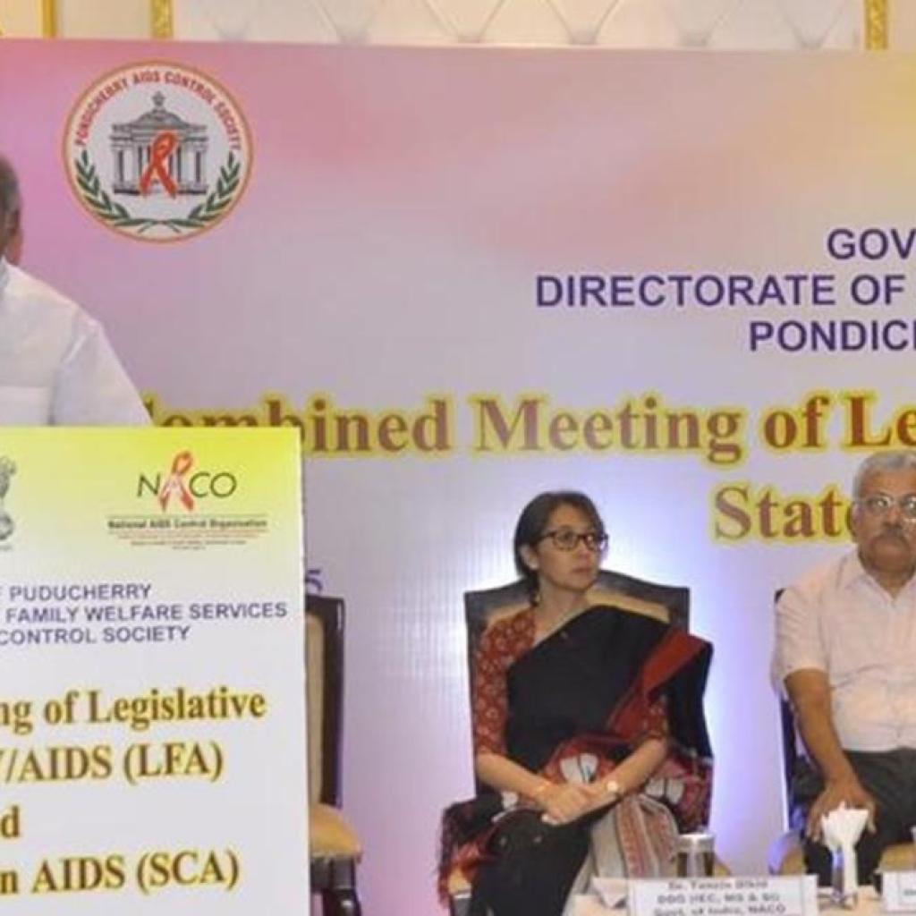 எய்ட்ஸ் தொற்றுள்ளவர்களின் குழந்தைகளுக்கு கல்வி உதவித் தொகை: புதுவை முதல்வர் அறிவிப்பு எய்ட்ஸ் தொற்றுள்ளவர்களின் குழந்தைகளுக்கு கல்வி உதவித் தொகை: புதுவை முதல்வர் அறிவிப்பு