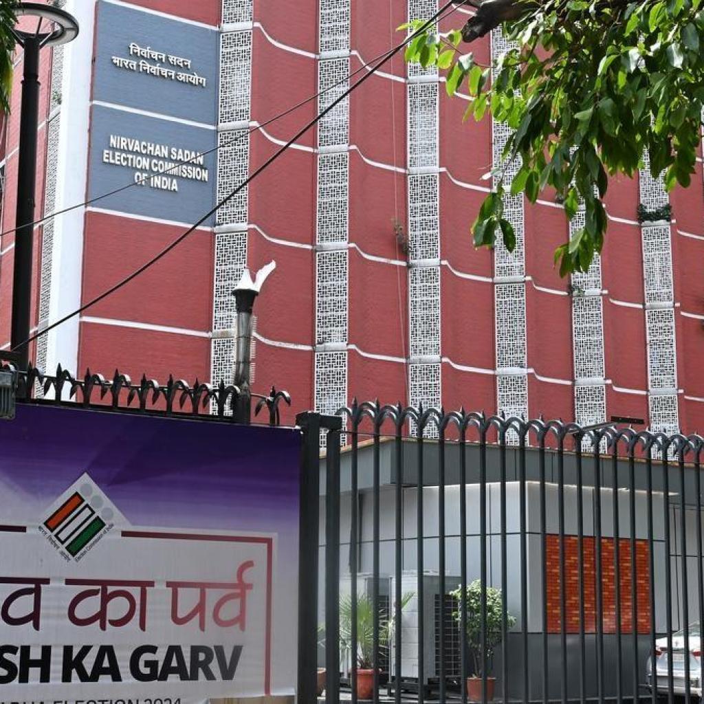 பிஹார் வாக்காளர் பட்டியலில் இருந்து 65 லட்சம் வாக்காளர் நீக்கப்பட்ட விவகாரம்: தேர்தல் ஆணையத்துக்கு உச்ச நீதிமன்றம் உத்தரவு பிஹார் வாக்காளர் பட்டியலில் இருந்து 65 லட்சம் வாக்காளர் நீக்கப்பட்ட விவகாரம்: தேர்தல் ஆணையத்துக்கு உச்ச நீதிமன்றம் உத்தரவு