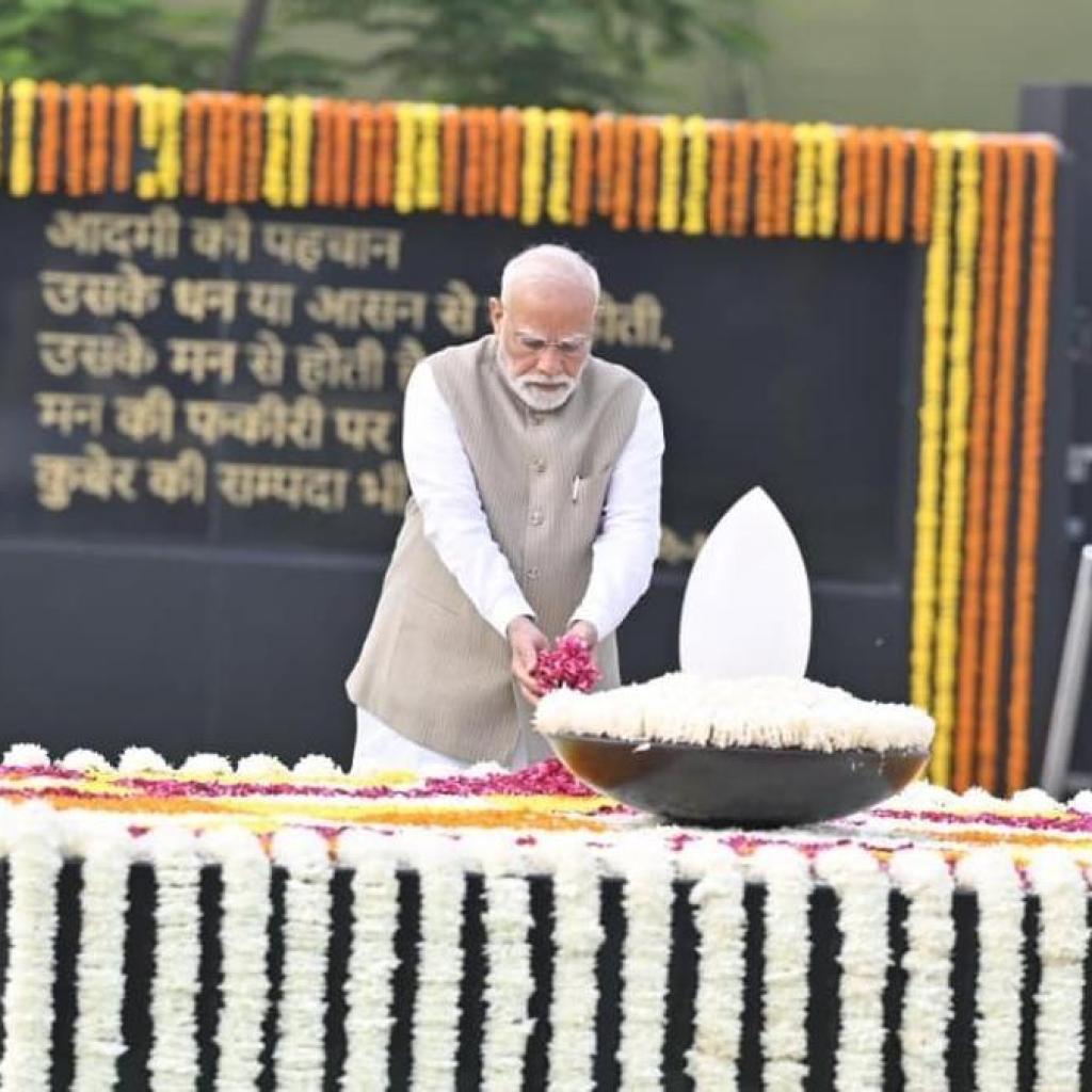 வாஜ்பாய் நினைவு நாள்: குடியரசுத் தலைவர், பிரதமர் மரியாதை வாஜ்பாய் நினைவு நாள்: குடியரசுத் தலைவர், பிரதமர் மரியாதை