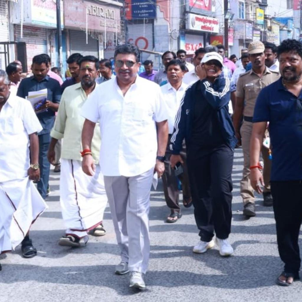 மதுரையில் மக்கள் சந்திப்பில் மேயர், கவுன்சிலர்களை தவிர்த்த அமைச்சர் பிடிஆர் – பின்னணி என்ன? மதுரையில் மக்கள் சந்திப்பில் மேயர், கவுன்சிலர்களை தவிர்த்த அமைச்சர் பிடிஆர் – பின்னணி என்ன?