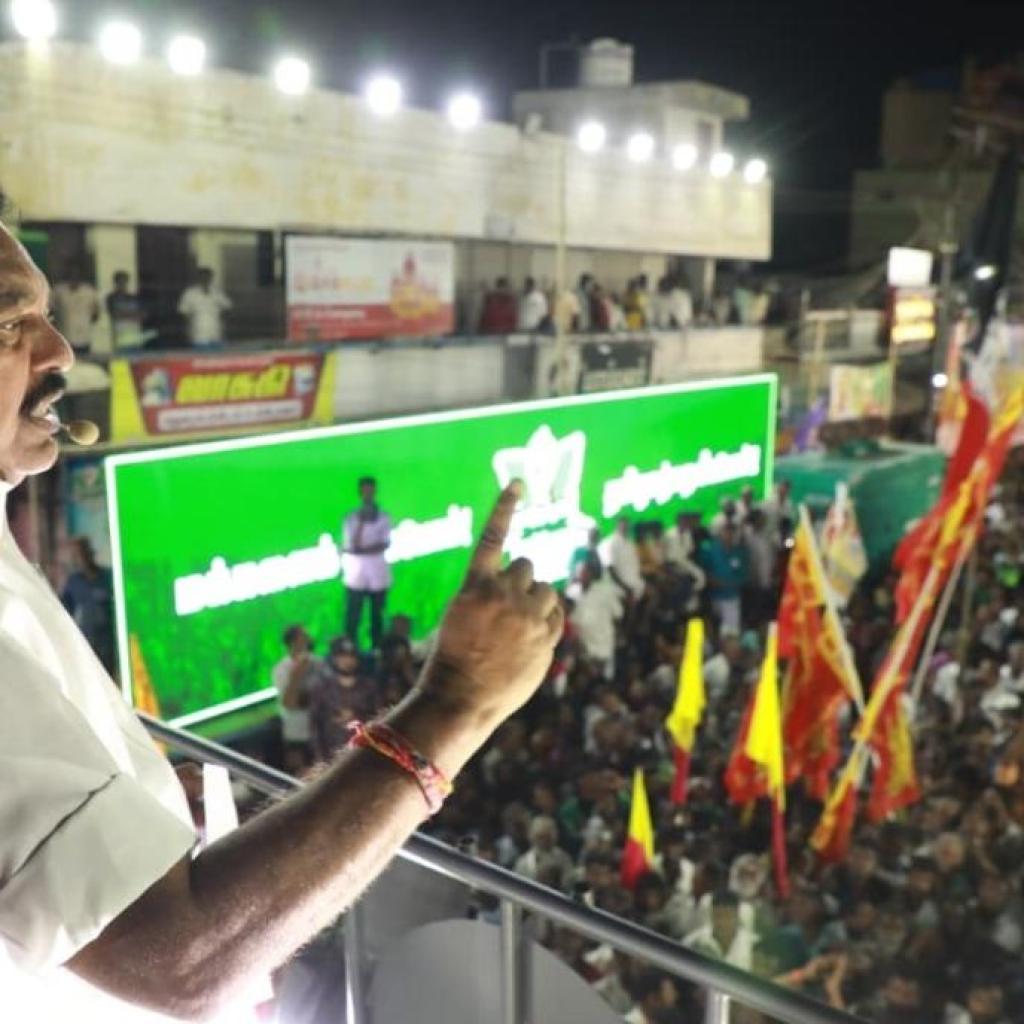 “எங்கு பத்திரப் பதிவு நடந்தாலும் அமைச்சருக்கு 10% கமிஷன்…” – எடப்பாடி பழனிசாமி குற்றச்சாட்டு “எங்கு பத்திரப் பதிவு நடந்தாலும் அமைச்சருக்கு 10% கமிஷன்…” – எடப்பாடி பழனிசாமி குற்றச்சாட்டு