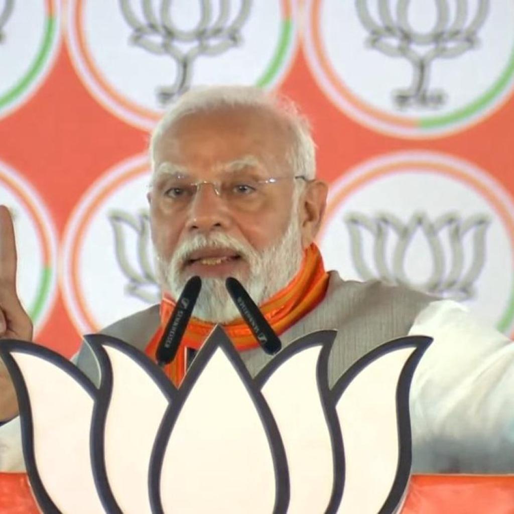 பாகிஸ்தான் பயங்கரவாதிகளை காங்கிரஸ் ஆதரிக்கிறது: பிரதமர் மோடி குற்றச்சாட்டு பாகிஸ்தான் பயங்கரவாதிகளை காங்கிரஸ் ஆதரிக்கிறது: பிரதமர் மோடி குற்றச்சாட்டு