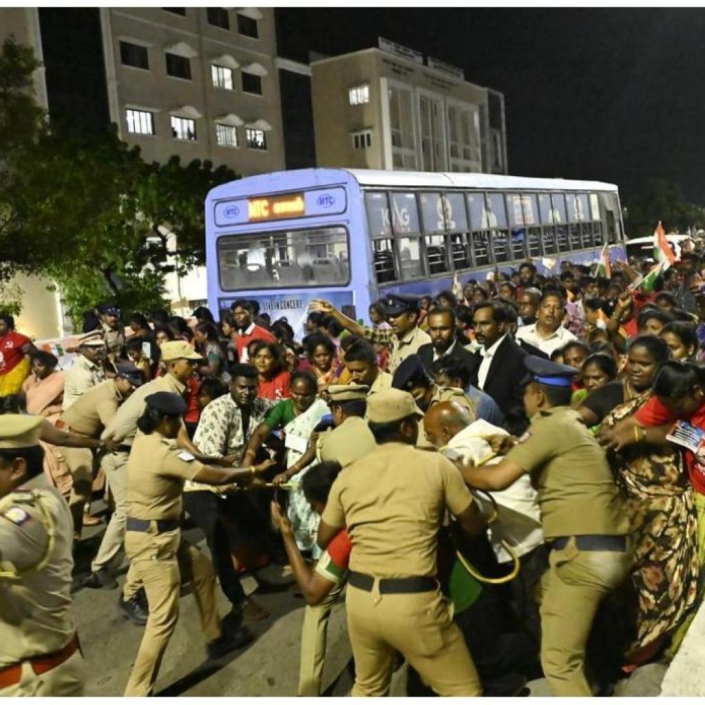 தூய்மைப் பணியாளர்கள் போராட்டம்: ஒரு நபர் ஆணைய விசாரணைக்கு ஐகோர்ட் உத்தரவு தூய்மைப் பணியாளர்கள் போராட்டம்: ஒரு நபர் ஆணைய விசாரணைக்கு ஐகோர்ட் உத்தரவு