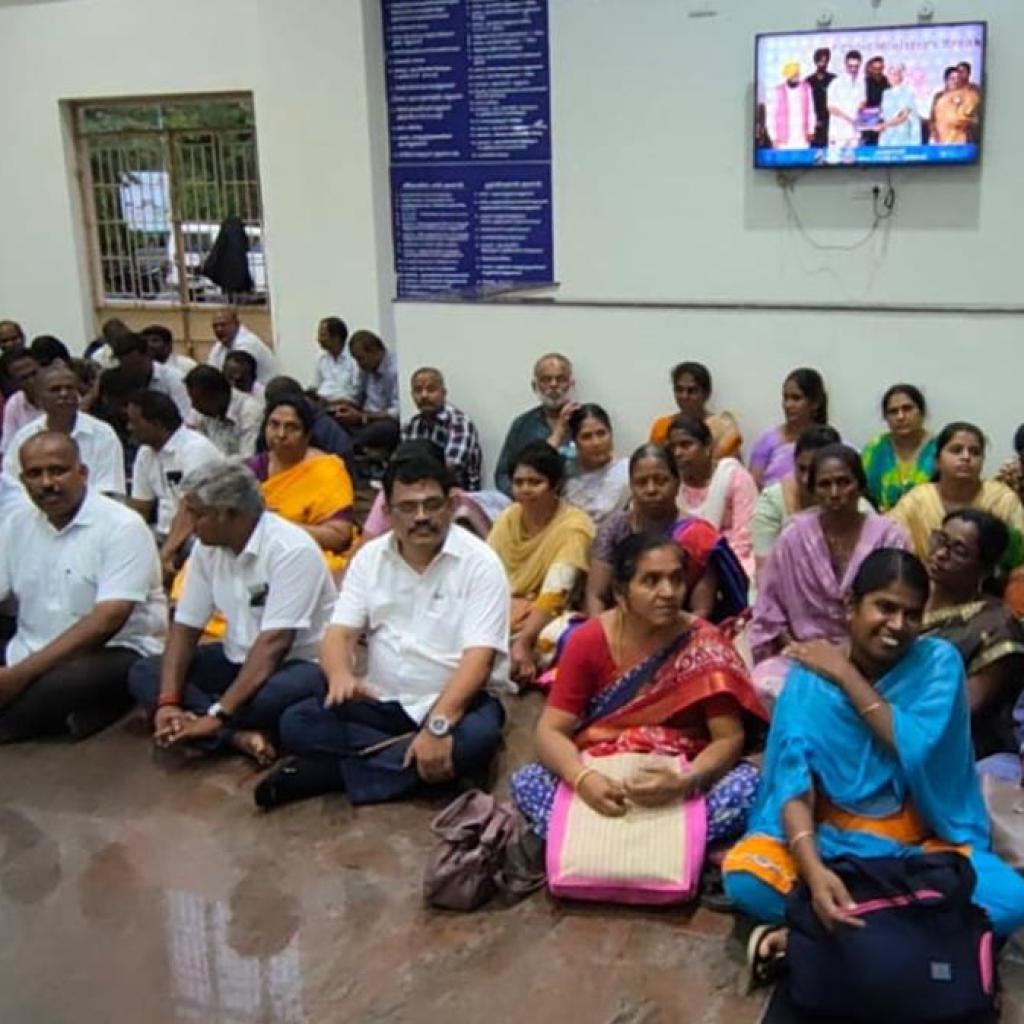 ‘உங்களுடன் ஸ்டாலின்’ முகாம் பணிகளை புறக்கணித்து வருவாய் துறையினர் போராட்டம் ‘உங்களுடன் ஸ்டாலின்’ முகாம் பணிகளை புறக்கணித்து வருவாய் துறையினர் போராட்டம்