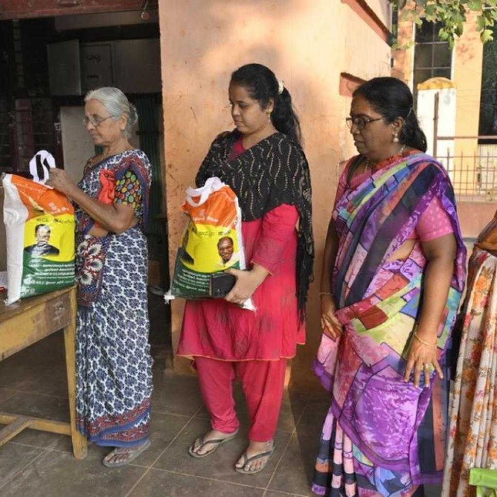 புதுச்சேரி ரேஷனில் தீபாவளிக்கு இலவசமாக மளிகை, சர்க்கரை, எண்ணெய் தர முடிவு புதுச்சேரி ரேஷனில் தீபாவளிக்கு இலவசமாக மளிகை, சர்க்கரை, எண்ணெய் தர முடிவு