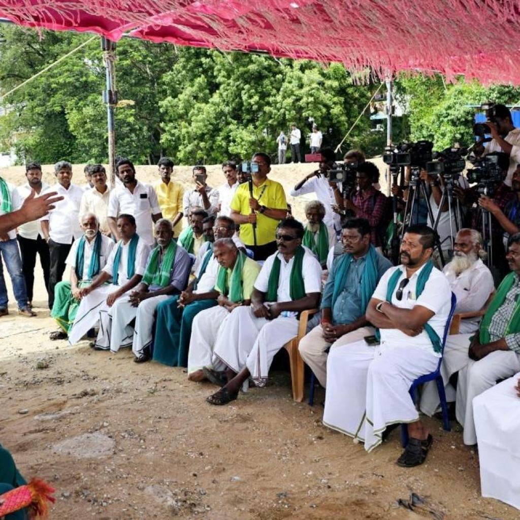 விவசாயிகளுக்கு கொடுத்த 56 வாக்குறுதிகளில் 8 மட்டுமே நிறைவேற்றம்: திமுகவை சாடிய அன்புமணி விவசாயிகளுக்கு கொடுத்த 56 வாக்குறுதிகளில் 8 மட்டுமே நிறைவேற்றம்: திமுகவை சாடிய அன்புமணி