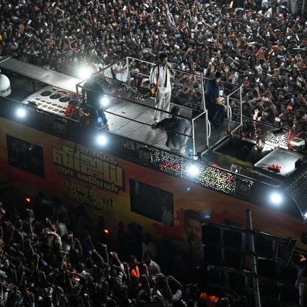 விஜய் உட்பட அனைவரையும் சட்டத்தின் முன் நிறுத்த வேண்டும்: கரூர் சம்பவத்தில் சமூக செயற்பாட்டாளர்கள் கோரிக்கை விஜய் உட்பட அனைவரையும் சட்டத்தின் முன் நிறுத்த வேண்டும்: கரூர் சம்பவத்தில் சமூக செயற்பாட்டாளர்கள் கோரிக்கை