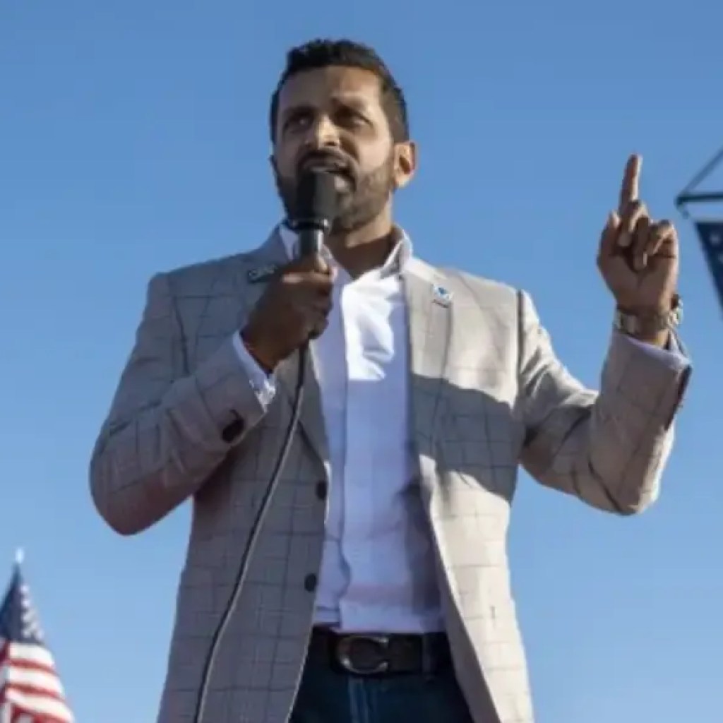 காஷ் படேல்: டொனால்ட் டிரம்பின் எஃப்.பி.ஐ தேர்வு ஈரானிய ஹேக்கர்களால் குறிவைக்கப்பட்ட காஷ் படேல் | உலக செய்தி – தி டைம்ஸ் ஆஃப் இந்தியா காஷ் படேல்: டொனால்ட் டிரம்பின் எஃப்.பி.ஐ தேர்வு ஈரானிய ஹேக்கர்களால் குறிவைக்கப்பட்ட காஷ் படேல் | உலக செய்தி – தி டைம்ஸ் ஆஃப் இந்தியா