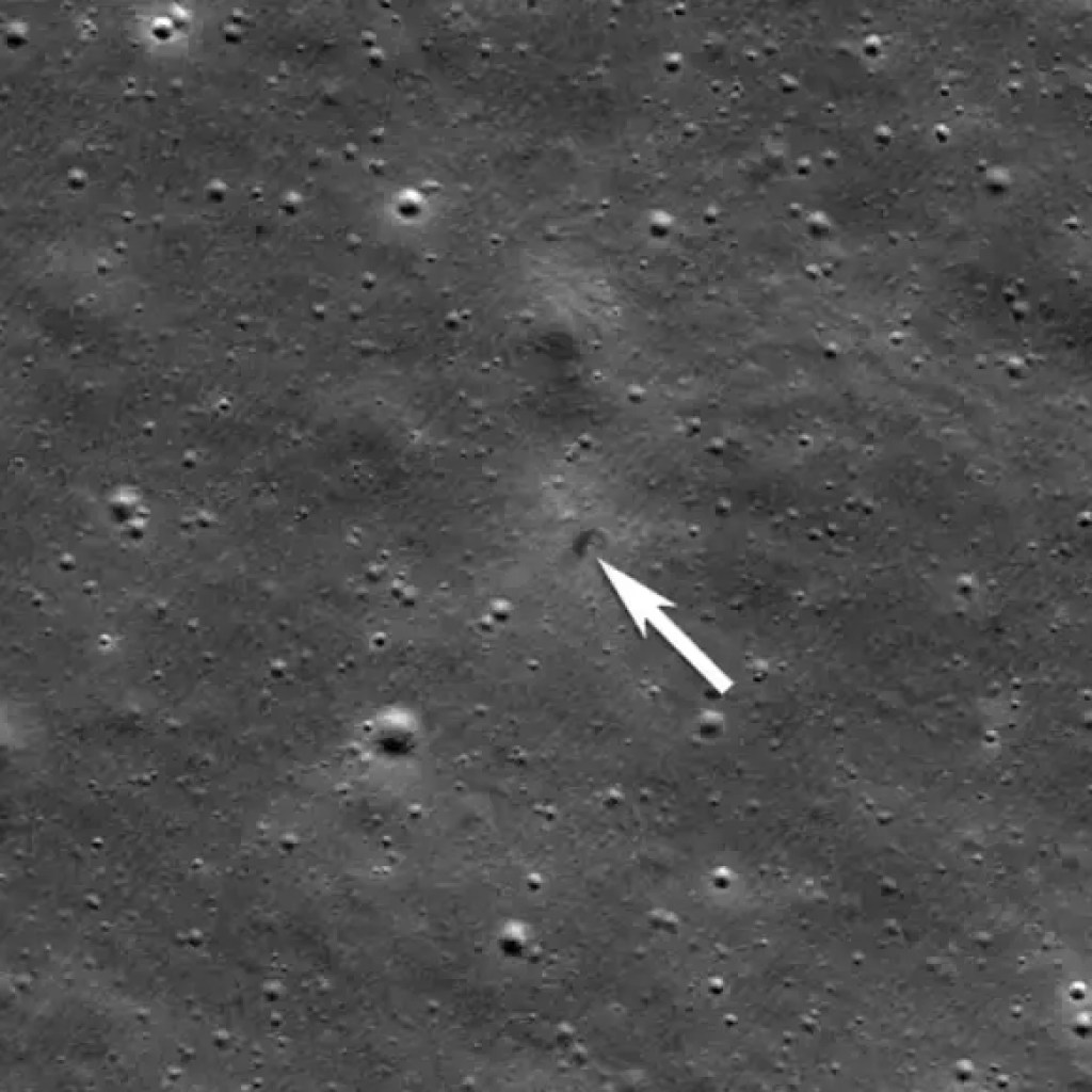 சந்திரனைச் சுற்றியுள்ள நாசா விண்கலம் ஒரு ஜப்பானிய நிறுவனத்தின் சந்திர லேண்டரின் விபத்து தளத்தை புகைப்படம் எடுக்கிறது – டைம்ஸ் ஆஃப் இந்தியா சந்திரனைச் சுற்றியுள்ள நாசா விண்கலம் ஒரு ஜப்பானிய நிறுவனத்தின் சந்திர லேண்டரின் விபத்து தளத்தை புகைப்படம் எடுக்கிறது – டைம்ஸ் ஆஃப் இந்தியா