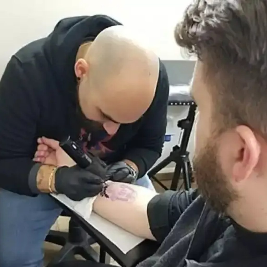 பச்சை குத்துவது பற்றி யோசிக்கிறீர்களா? இது எங்கு அதிகம் காயப்படுத்துகிறது, உங்கள் கலைஞரைக் கேட்பது, மற்றும் பச்சை குத்தும் உதவிக்குறிப்புகள் | – டைம்ஸ் ஆஃப் இந்தியா பச்சை குத்துவது பற்றி யோசிக்கிறீர்களா? இது எங்கு அதிகம் காயப்படுத்துகிறது, உங்கள் கலைஞரைக் கேட்பது, மற்றும் பச்சை குத்தும் உதவிக்குறிப்புகள் | – டைம்ஸ் ஆஃப் இந்தியா