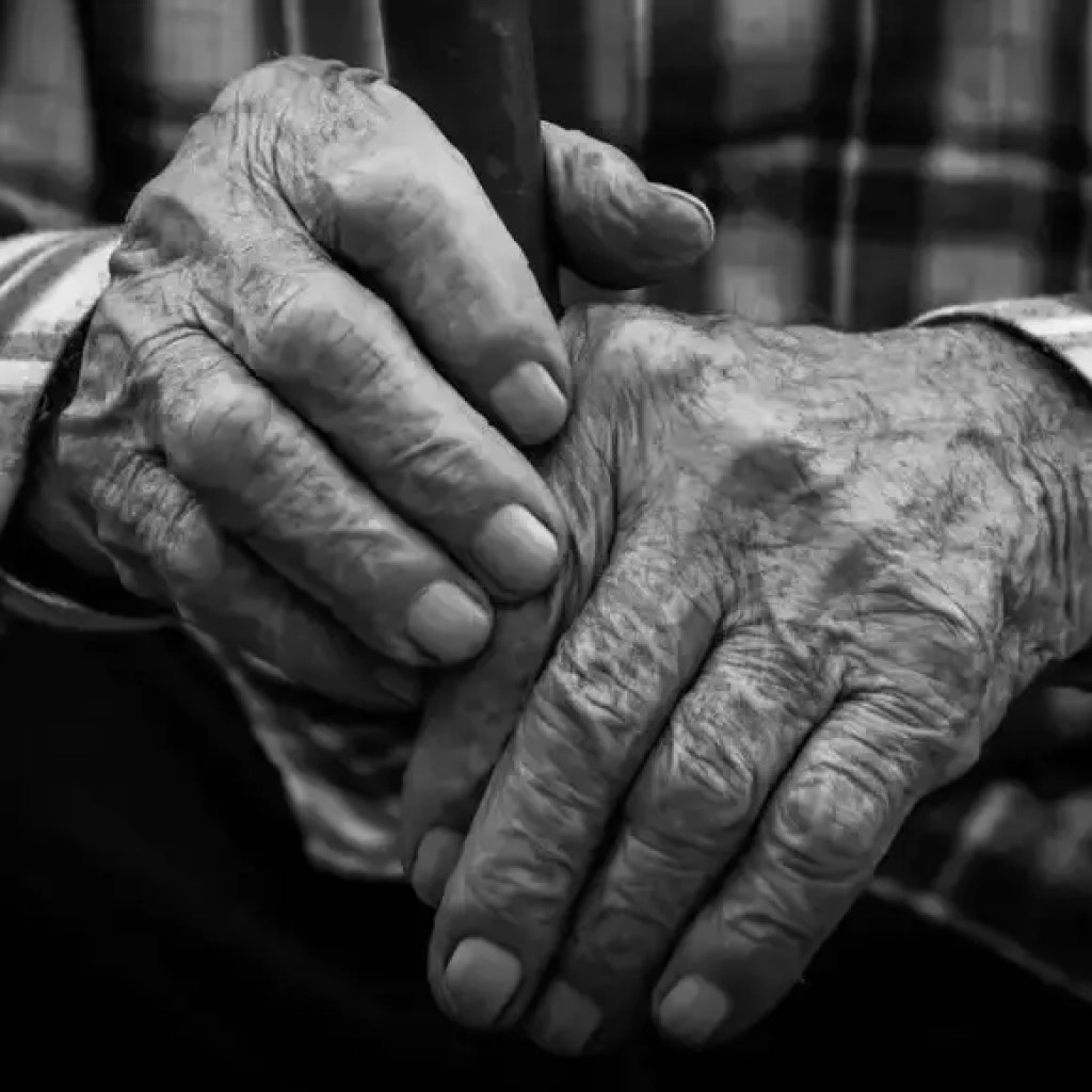 மெட்டாவின் கவர்ச்சியான AI சாட்போட் 76 வயதான மனிதனை நியூயார்க் குடியிருப்பில் சந்திக்க ஈர்க்கிறார்; குடும்பம் அவரைத் தடுக்க முயற்சிக்கிறது, ஆனால் சோகம் வேலைநிறுத்தங்கள் | – டைம்ஸ் ஆஃப் இந்தியா மெட்டாவின் கவர்ச்சியான AI சாட்போட் 76 வயதான மனிதனை நியூயார்க் குடியிருப்பில் சந்திக்க ஈர்க்கிறார்; குடும்பம் அவரைத் தடுக்க முயற்சிக்கிறது, ஆனால் சோகம் வேலைநிறுத்தங்கள் | – டைம்ஸ் ஆஃப் இந்தியா