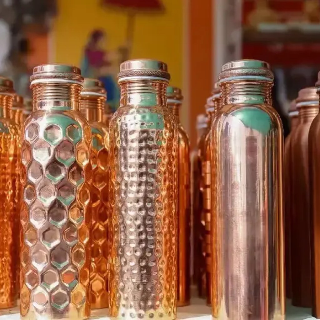 செப்பு பாட்டில்களிலிருந்து குடிப்பது அனைவருக்கும் பாதுகாப்பானது அல்ல: 5 வகையான நபர்கள் அதைத் தவிர்க்க வேண்டும் | – தி டைம்ஸ் ஆஃப் இந்தியா செப்பு பாட்டில்களிலிருந்து குடிப்பது அனைவருக்கும் பாதுகாப்பானது அல்ல: 5 வகையான நபர்கள் அதைத் தவிர்க்க வேண்டும் | – தி டைம்ஸ் ஆஃப் இந்தியா