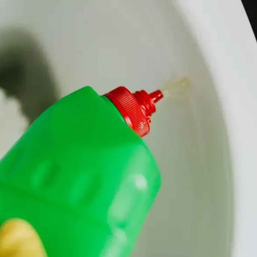 கொடிய கழிப்பறை துப்புரவாளர் தவறு: தயாரிப்புகளை எவ்வாறு கலப்பது நச்சு வாயு மற்றும் நுரையீரல் பாதிப்பை ஏற்படுத்தியது – டைம்ஸ் ஆஃப் இந்தியா கொடிய கழிப்பறை துப்புரவாளர் தவறு: தயாரிப்புகளை எவ்வாறு கலப்பது நச்சு வாயு மற்றும் நுரையீரல் பாதிப்பை ஏற்படுத்தியது – டைம்ஸ் ஆஃப் இந்தியா